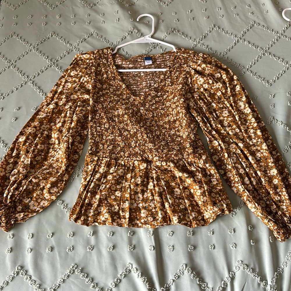 Ruched Old Navy flared flower top